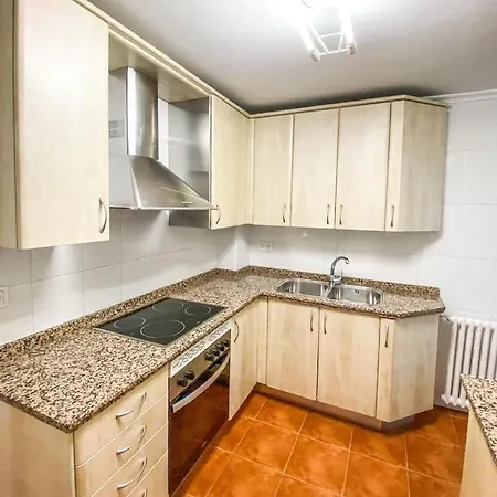 Apartamento Residencial Leyra, Piso Centrico De 6 Habitaciones, 8 Camas