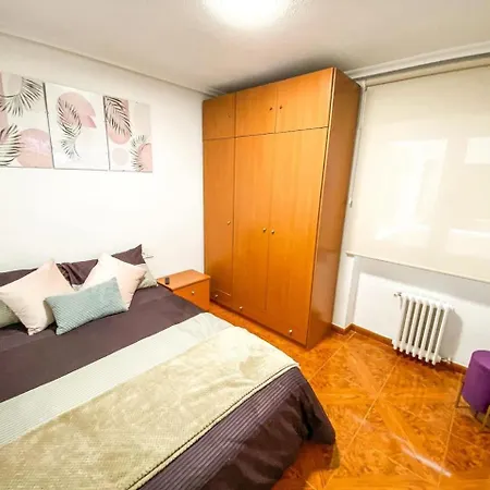 Apartamento Residencial Leyra, Piso Centrico De 6 Habitaciones, 8 Camas *