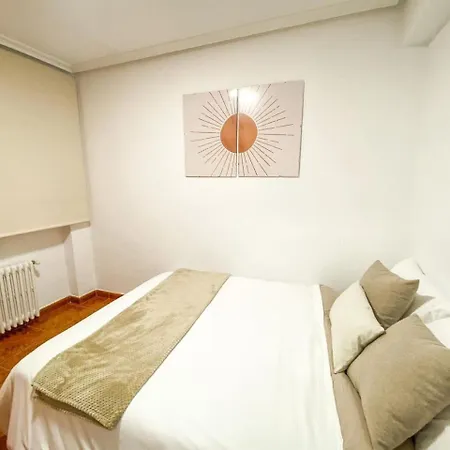 Apartamento Residencial Leyra, Piso Centrico De 6 Habitaciones, 8 Camas *
