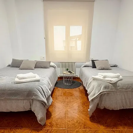 Apartment Residencial Leyra, Piso Centrico De 6 Habitaciones, 8 Camas Salamanca