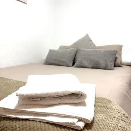 Residencial Leyra, Piso Centrico De 6 Habitaciones, 8 Camas * Саламанка