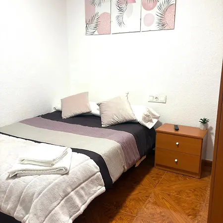 Residencial Leyra, Piso Centrico De 6 Habitaciones, 8 Camas *