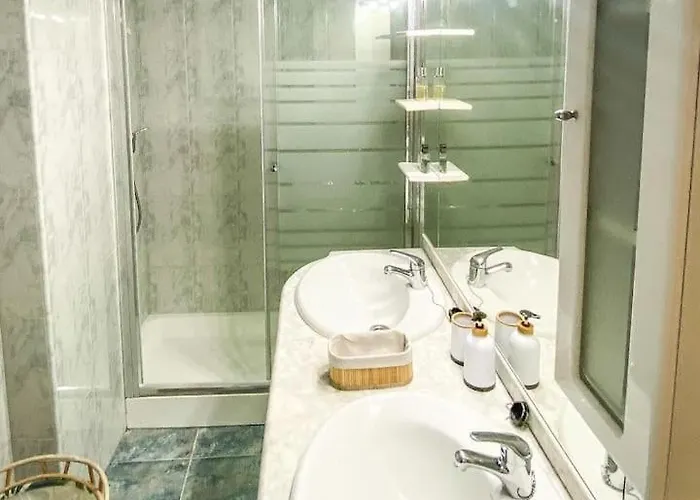 Residencial Leyra, Piso Céntrico De 6 Habitaciones, 8 Camas