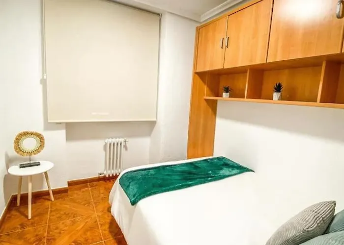 Apartamento Residencial Leyra, Piso Céntrico De 6 Habitaciones, 8 Camas *