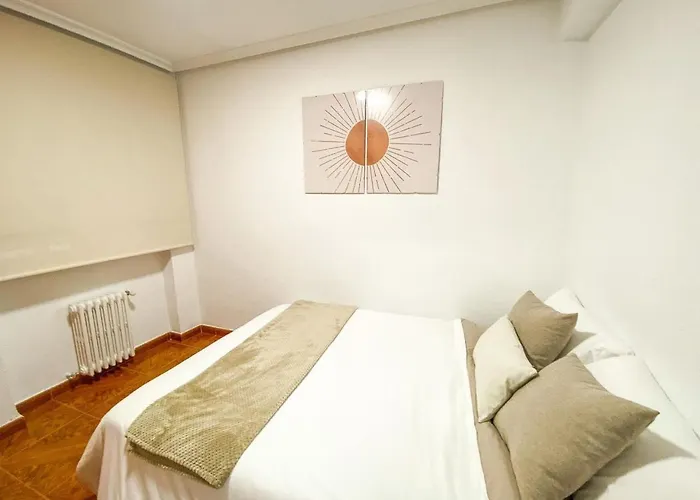 Apartamento Residencial Leyra, Piso Céntrico De 6 Habitaciones, 8 Camas *