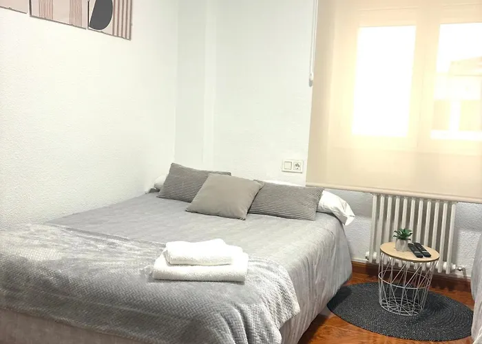 Residencial Leyra, Piso Centrico De 6 Habitaciones, 8 Camas