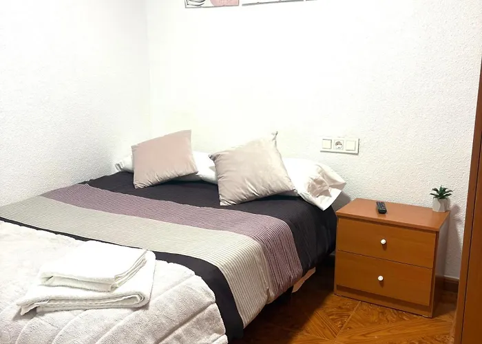 Residencial Leyra, Piso Céntrico De 6 Habitaciones, 8 Camas *