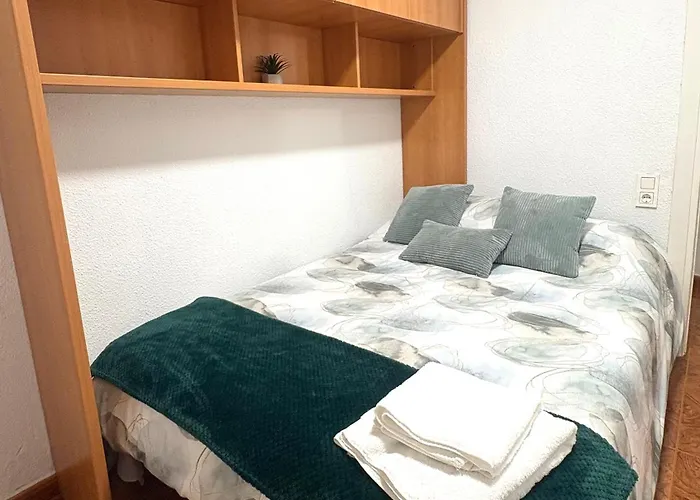 Apartamento Residencial Leyra, Piso Céntrico De 6 Habitaciones, 8 Camas *